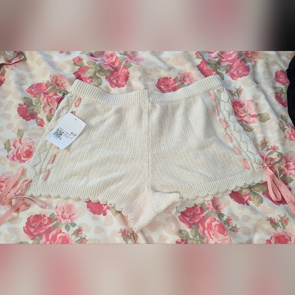 Betsey Johnson Cream Knit Shorts with Pink Details - Picture 3 of 5
